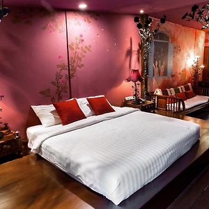 Honeymoon Suite